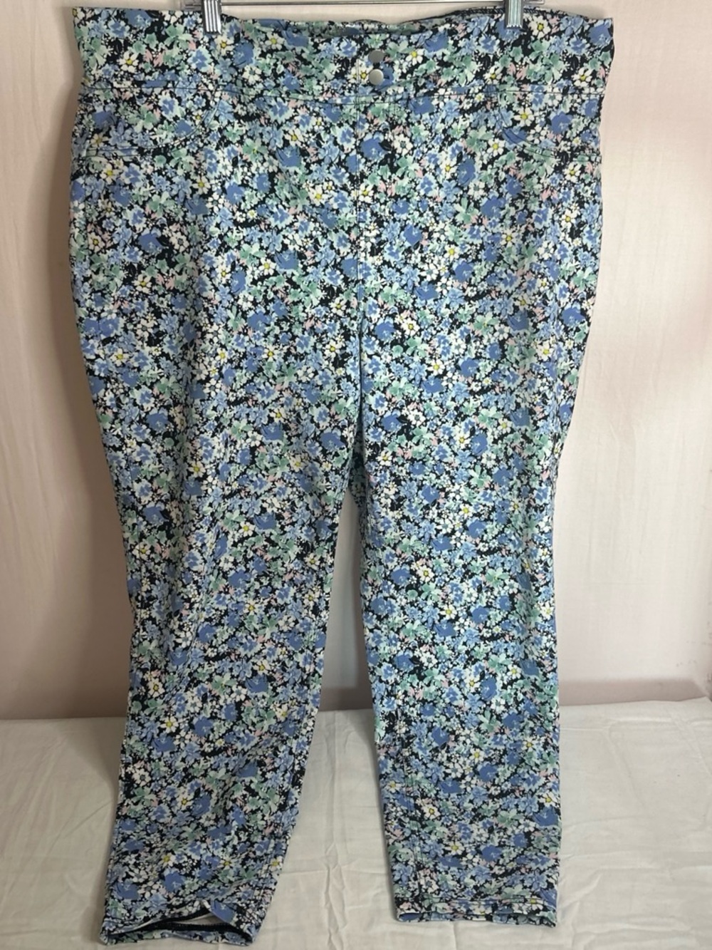 Terra & Sky Blue Floral Cropped Pants